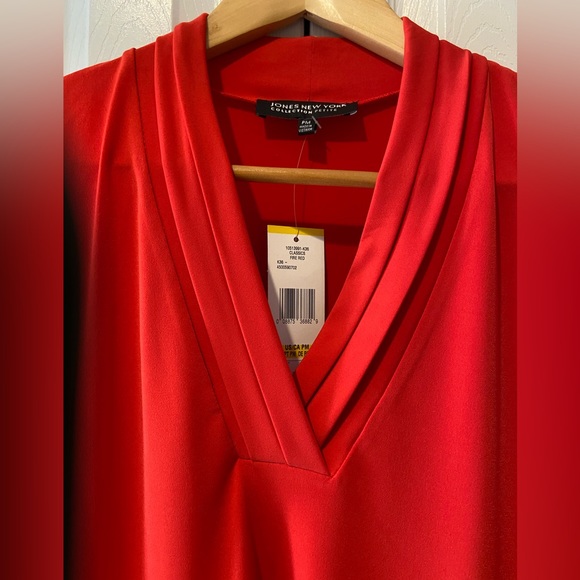 NWT~Jones New York Collection~Gorgeous Fire Red V Neck Sleeveless Top - Picture 2 of 10